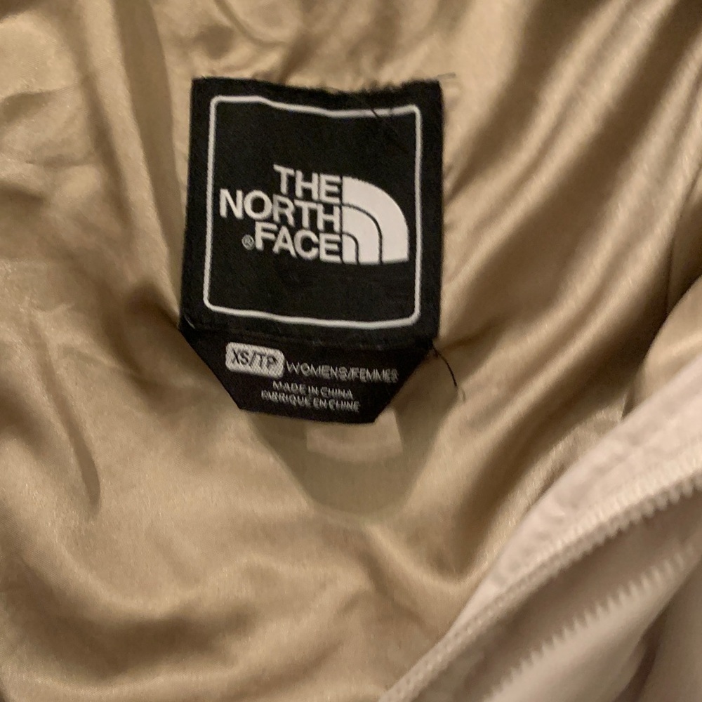 The North Face Women's Ivory puffer. - Picture 3 of 4